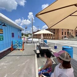 Pelican's SnoBalls - Patio