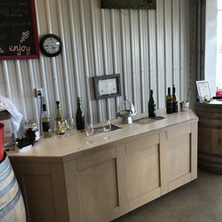 Broken Stone Winery - Tasting bar