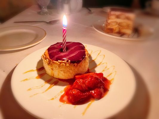 Photo of Gold Mirror Italian Restaurant - San Francisco, CA, US. Cheesecake della Nonna. Celebrating everyone and everything. Making up for lost time I guess, lol.