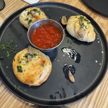 Station Craft Taproom Pizza - Garlic butter bread knots - Breweries Near Me - San Clemente, California Station Craft Taproom Pizza - Garlic butter bread knots - Breweries Near Me - San Clemente, California