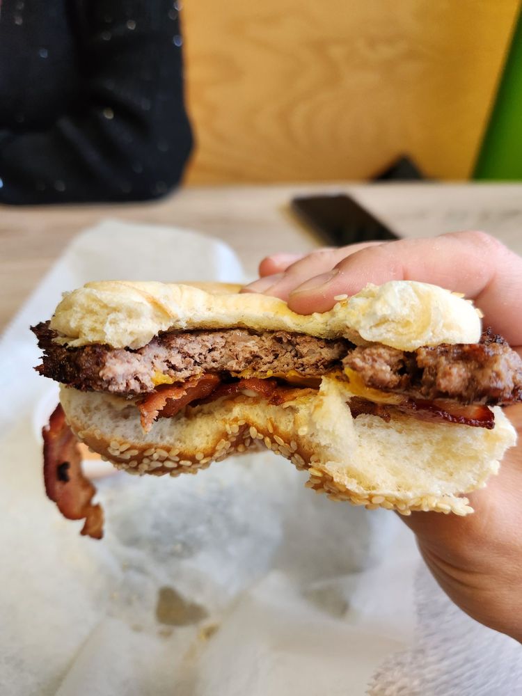 Tasty's Fresh Burgers