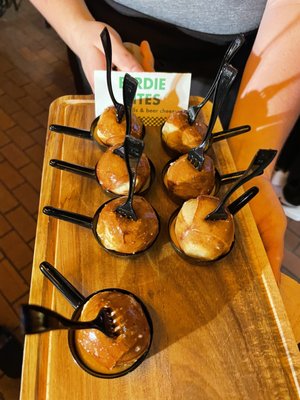 Swing Social by null