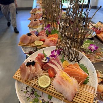 Raw Sushi Bar Lounge - Sirashi - Japanese Near Me - Elk Grove, California