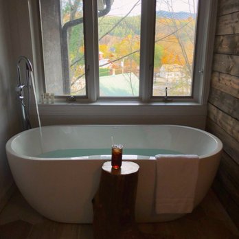 Field Guide Lodge - Instagram: littlelim22 - Hotels Near Me - Stowe, Vermont
