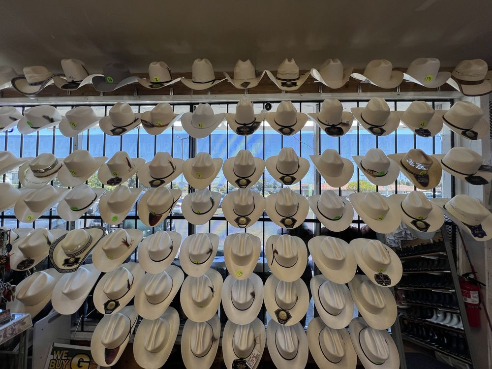 Enriquez Western Wear Logo