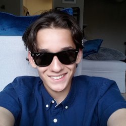 Sunglass Hut - Wayfarer bought on sunglass hut, in perfect state, originals, they fit just as i tought.
