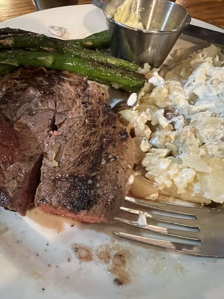 The Braxton Bistro Logo