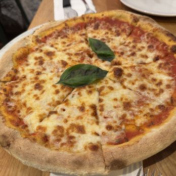 Pizza e Mozza - Margherita Pizza - Pizza Near Me - Paris, 75