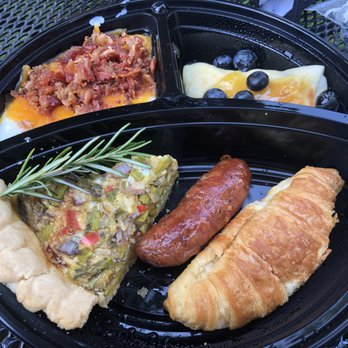 White Doe Inn - Gourmet Breakfast prior to checkout - Bed & Breakfast Near Me - Manteo, North Carolina