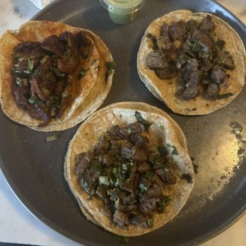 El Tragon Taqueria - Mexican Near Me - Chicago, Illinois