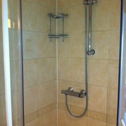 Hotel Ambassadeur - Clean, nice bathroom.