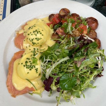 Juliette Restaurant - Eggs Benedict Lunch ... w/ BIG salad - Bars Near Me - Brooklyn, New York Juliette Restaurant - Eggs Benedict Lunch ... w/ BIG salad - Bars Near Me - Brooklyn, New York