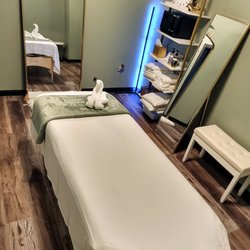 Siam Massage & Wellness Spa - A calm massage room offer serenity vibes