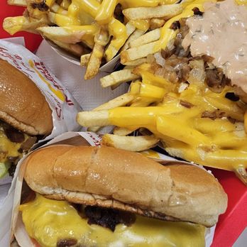 In-N-Out Burger - Fast Food Near Me - Northridge, California