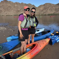 Ez Kayak Tours - Getting assigned kayaks and lifejackets