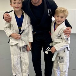 413 Jiu-Jitsu School - Coach Pedro is the best