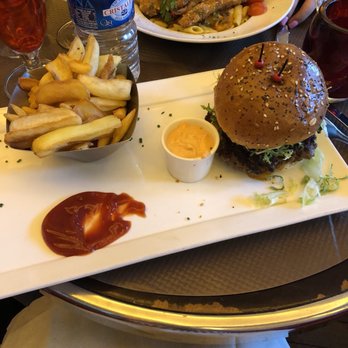 Café George V - Cafes Near Me - Paris, 75