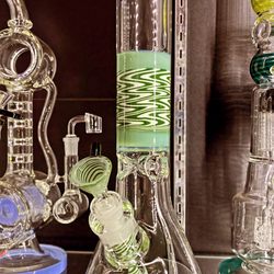 House Of Glass - Classic beaker with some custom wig wag color effects !