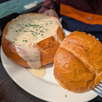 Santa Barbara Shellfish Company - Clam chowder sourdough bread bowl - Seafood Near Me - Santa Barbara, California