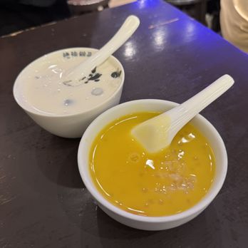 佳佳甜品 - black sesame paste x sweet almond soup and mango dessert with pomelo - Desserts Near Me - Hong Kong, HK