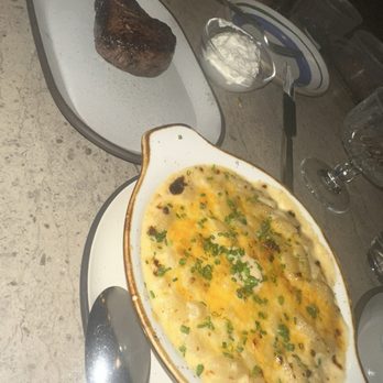 Vestal Restaurant - Filet & Mac N Cheese - Cocktail Bars Near Me - Lafayette, Louisiana