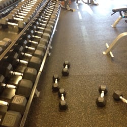 Club 24 West Richland - The wimpy free weights I use!
