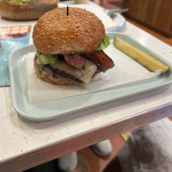 Cook's Burger Bar - Bacon Burger - Burgers Near Me - Williamsburg, Virginia Cook's Burger Bar - Bacon Burger - Burgers Near Me - Williamsburg, Virginia