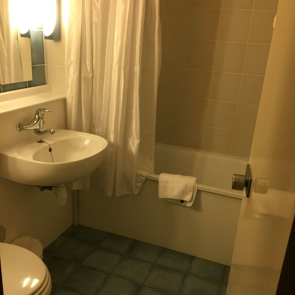 Hôtel Campanile Atalante - Bathroom - Hotels Near Me - Rennes, 35