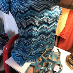 2 Sisters Resale N Gifts - Women's quality Clothing & Accessories