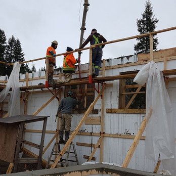 Green Emerald Construction - workers on a construction site - General Contractors Near Me - Salmon Arm, British Columbia Green Emerald Construction - workers on a construction site - General Contractors Near Me - Salmon Arm, British Columbia