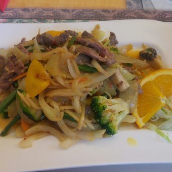 Sushi Pham - Vietnamesisches Rindfleisch Gericht mit Gemüse - Sushi Bars Near Me - Arnstein, BY
