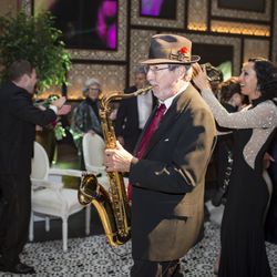 Maxwell Street Klezmer Band - The band marches in the guests.