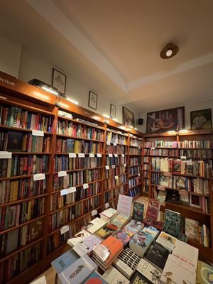 Liz's Book Bar by null