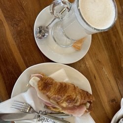 Fonda Platé - Ham and cheese croissant, latte