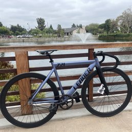 Live 4 Bikes got me back on the road with a new tube, I'm gliding now ! Live 4 Bikes got me back on the road with a new tube, I'm gliding now !