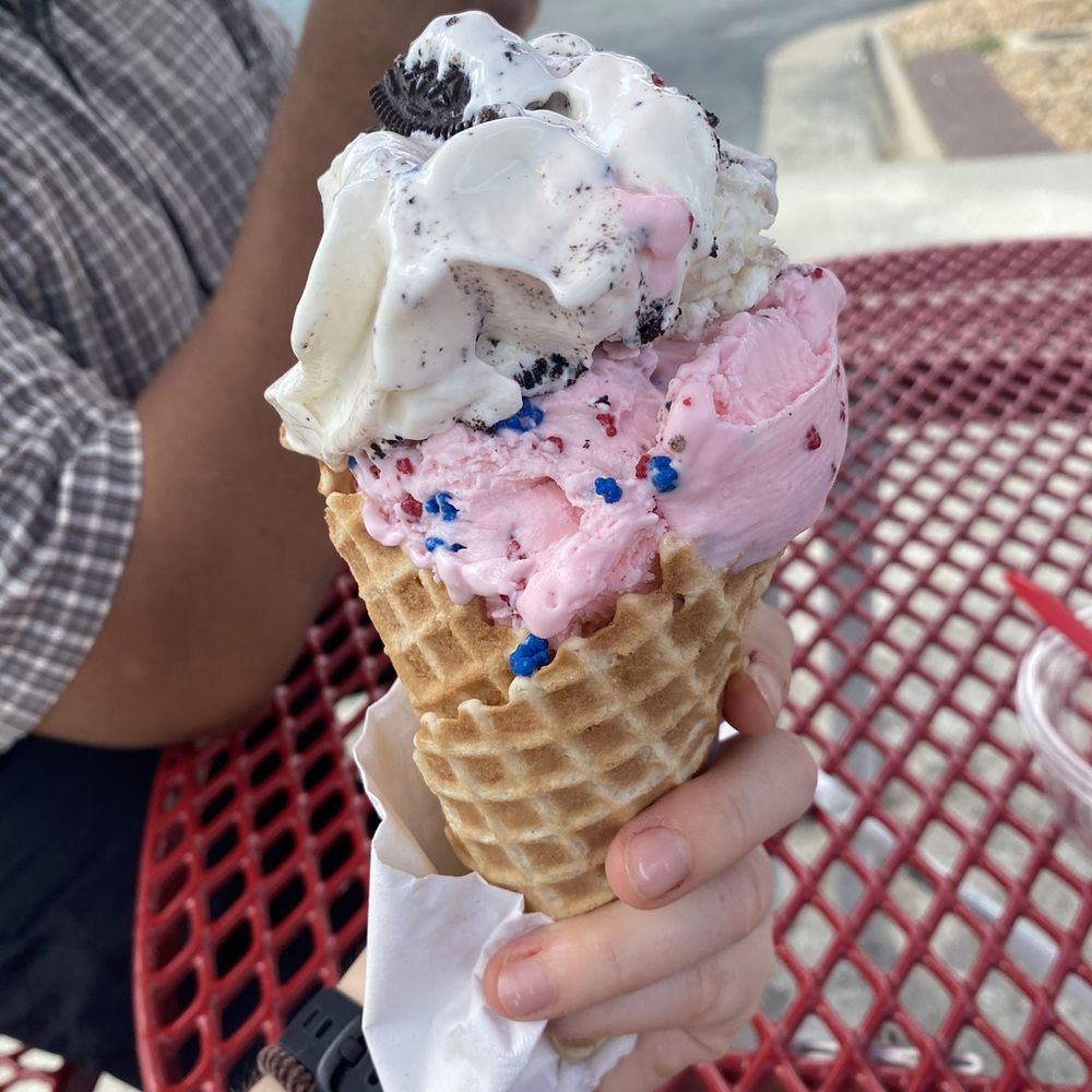 Oreo on top and cotton candy explosion Oreo on top and cotton candy explosion