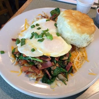 Dick's Uptown Cafe - Mushroom and spinach mess with over easy eggs and turkey bacon - Breakfast & Brunch Near Me - Cedar Hill, Texas