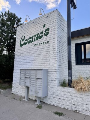 Cosmo’s Snack Bar by null
