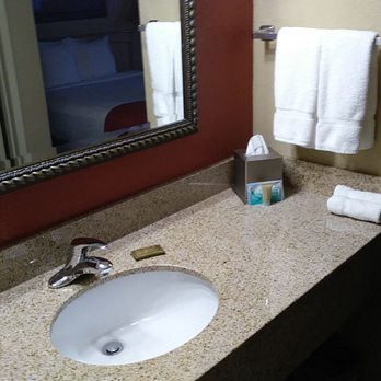 Oxford Suites - Hotels Near Me - Lancaster, California