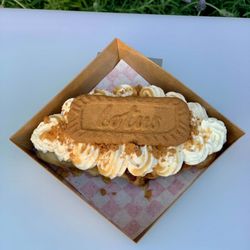 2Ơi - Biscoff Croffle (Croissant and Waffle)