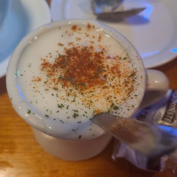 Kelly's Landing - Excellent clam chowder; creamy yet hearty! Possessed real chunks from fresh, tender minced clam meat and not just creamy potato. - Seafood Near Me - Fort Lauderdale, Florida Kelly's Landing - Excellent clam chowder; creamy yet hearty! Possessed real chunks from fresh, tender minced clam meat and not just creamy potato. - Seafood Near Me - Fort Lauderdale, Florida