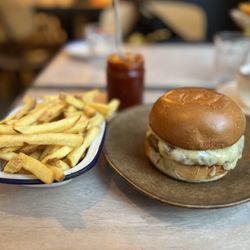 Elnecot - Welsh Beef burger, Chips, and ketchup
