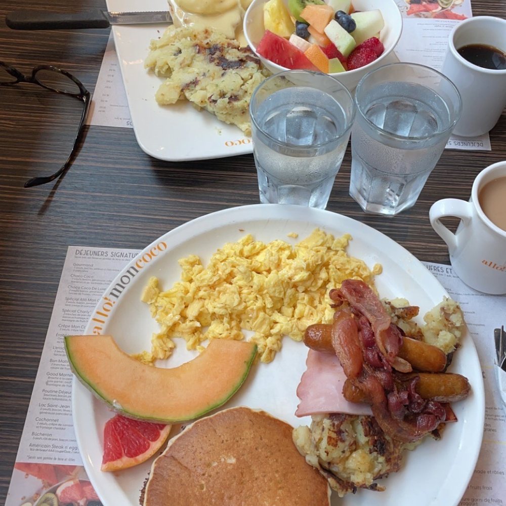 Brunch plates and eggs Benedict!