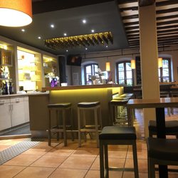 Bitburger Bierhaus - ... Blick auf die offene Theke ...