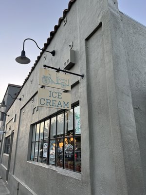 Curbside Creamery by null