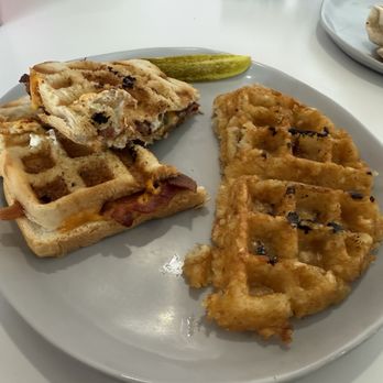 Deja Moo Creamery And Coffee - Jalapeño pepper grilled cheese and tater cakes - Ice Cream & Frozen Yogurt Near Me - Springfield, Tennessee Deja Moo Creamery And Coffee - Jalapeño pepper grilled cheese and tater cakes - Ice Cream & Frozen Yogurt Near Me - Springfield, Tennessee