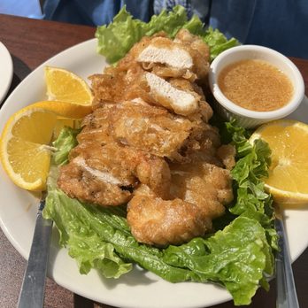 Flying Tiger Thai Restaurant - Flying Tiger Chicken, very good, orange sauce on side - Thai Near Me - Castle Hills, Texas