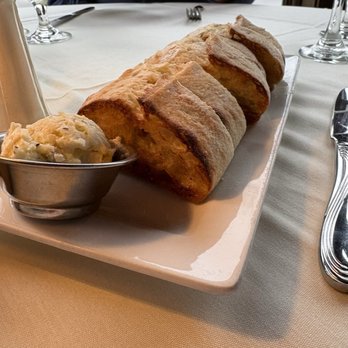 Nicollet Island - Bread service - Hotels Near Me - Minneapolis, Minnesota Nicollet Island - Bread service - Hotels Near Me - Minneapolis, Minnesota