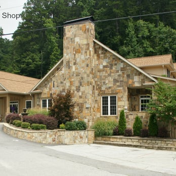 Toccoa Falls - Enter the trail to the falls through this Gift Shop/Welcome Center. They may or may not charge you the entry fee. - Local Flavor Near Me - Toccoa, Georgia