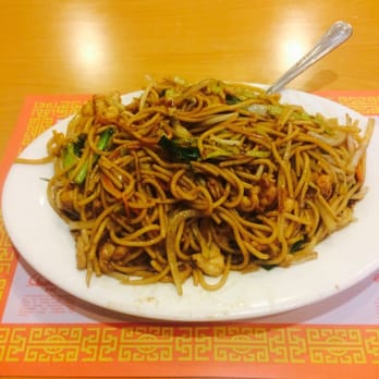 Sui Yep Cafe - Huge plate of Chicken Lo Mein for $7. Can't go wrong. - Cantonese Near Me - Saint Paul, Minnesota Sui Yep Cafe - Huge plate of Chicken Lo Mein for $7. Can't go wrong. - Cantonese Near Me - Saint Paul, Minnesota